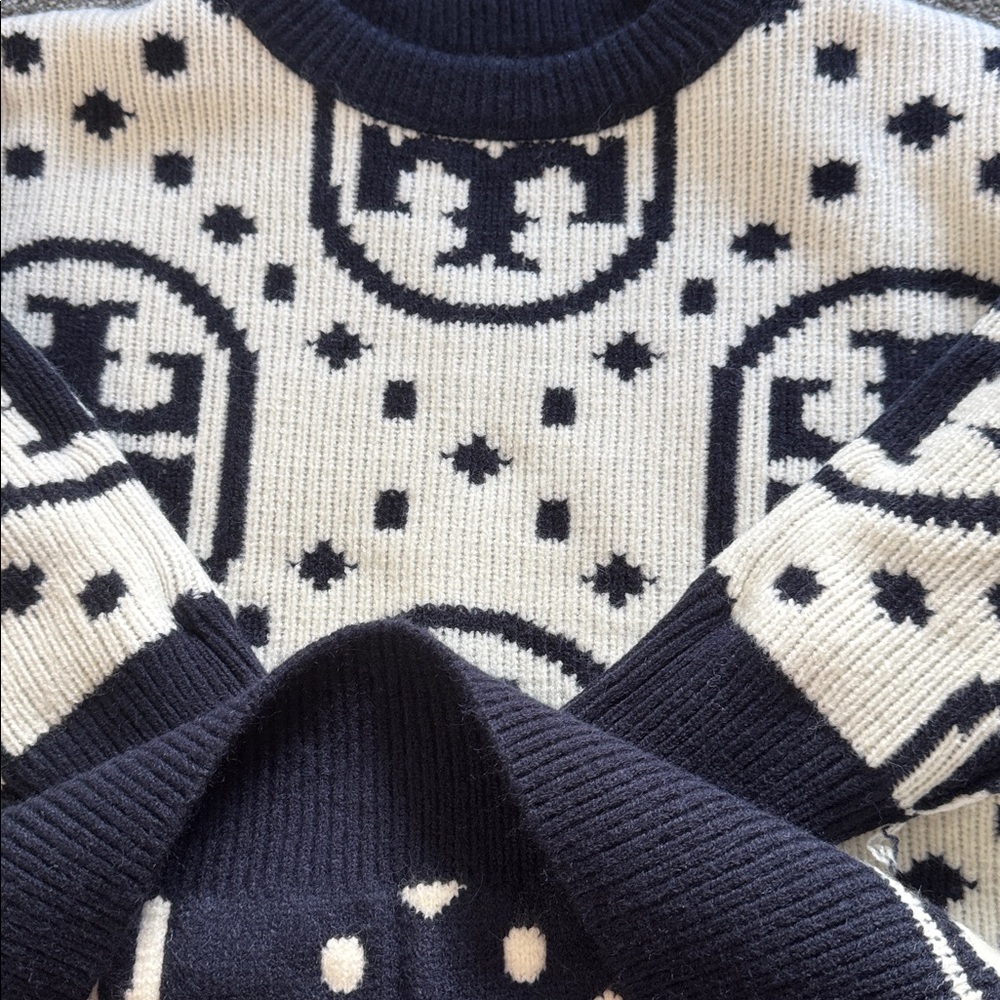 Very beautiful Navy and White Patterned Sweater like new !! - Picture 10 of 10